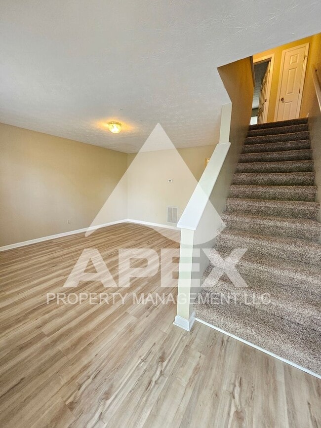 Photo - MOVE-IN SPECIAL, $1 RENT!! - Spacious 2Bd - 1.5 Ba Town Home---WEST--CEDAR BLUFF!