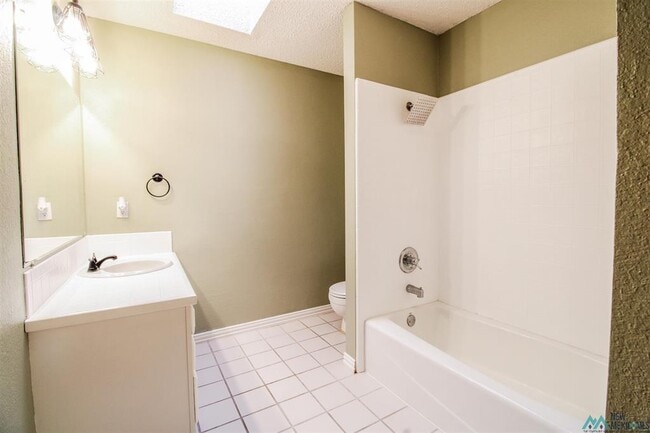 Photo - 2140 Northglen Dr