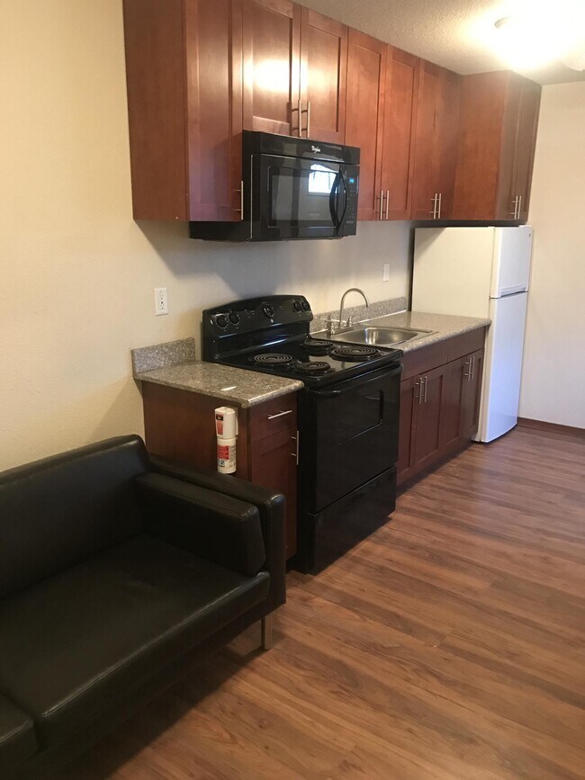 Photo - 200 N W Anderson St