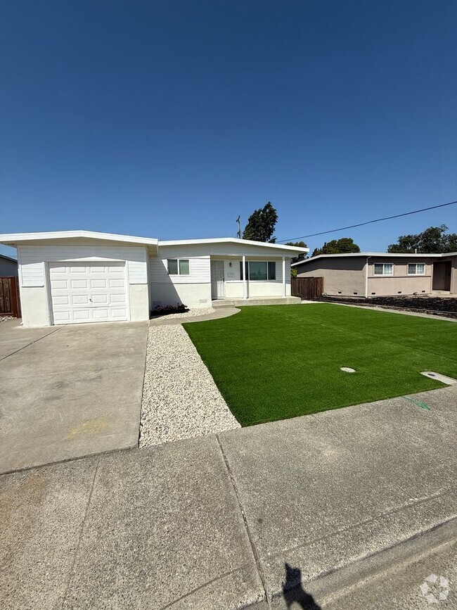 Building Photo - Updated interior Rental