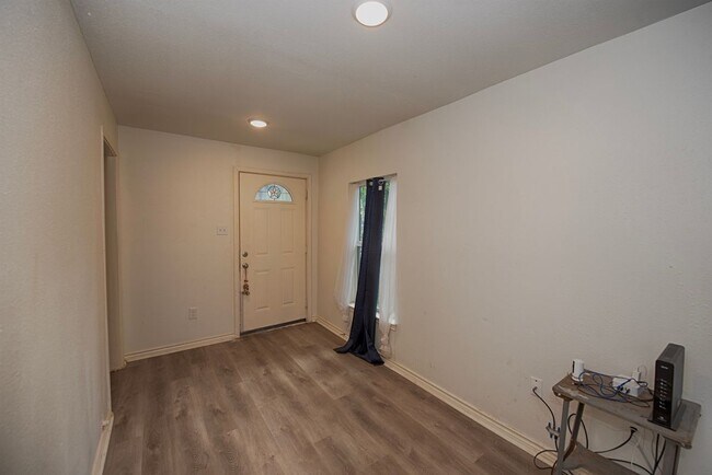 Photo - 2802 Canfield St