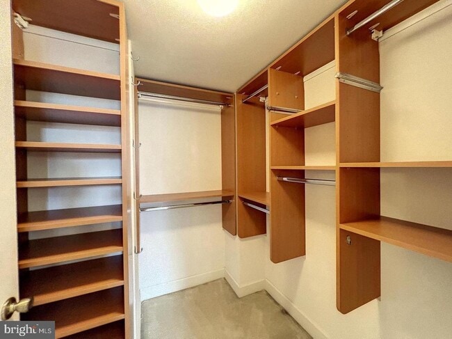 Building Photo - 1201 N Garfield St Unit 703 Rental