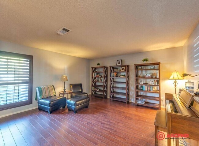 Photo - * MOVE IN SPECIAL!*