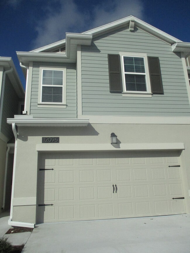 Building Photo - 4BD/2.5BA Townhome in Sawgrass Plantation!