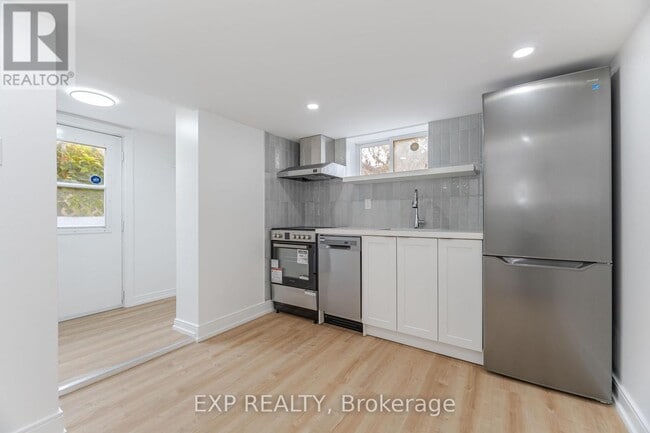 Photo - 716 Brock Ave