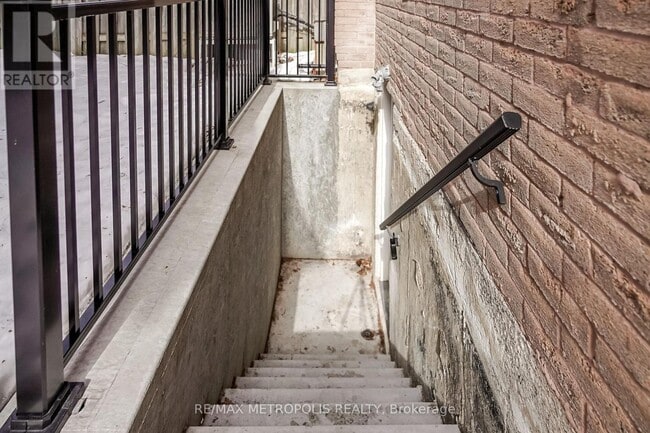 Photo - 570 Springview Dr