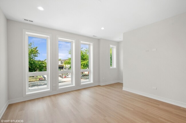 Photo - 3715 S Giles Ave Unit 1