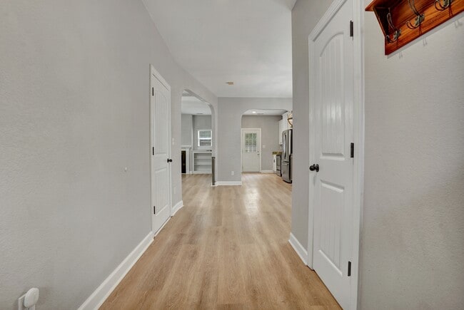 Building Photo - 211 Thalia Rd