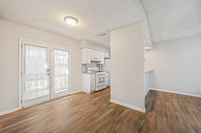 Photo - 1213 Dobie Dr