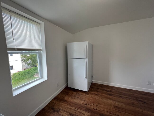 Photo - Large newly remodeled one bedroom one bath apartment for lease now. Apply Today! Unidad 647 1/2 Ohio St.
