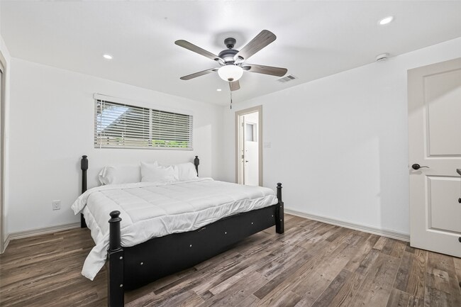 Photo - 5803 Greencraig Dr