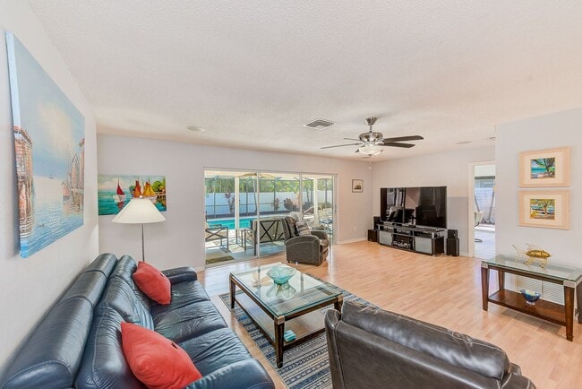 Photo - 3-Bedroom, 2-Bath Seminole Home – Fully Furnished & Move-In Ready!