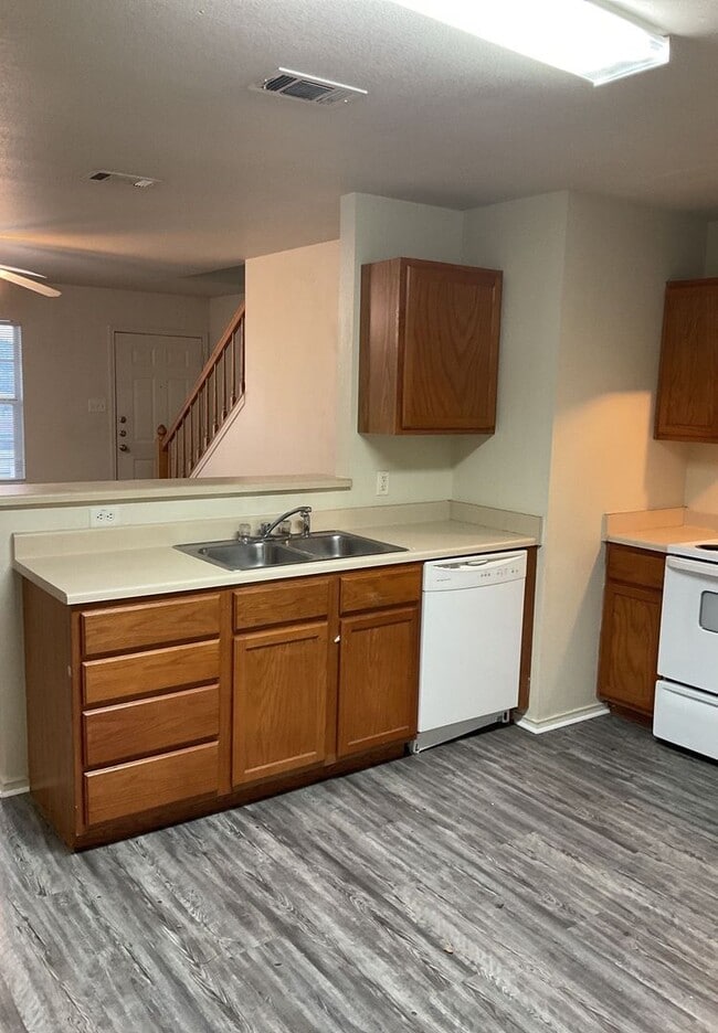 Photo - COMING SOON! Unidad 3800 Malibu Lane - C