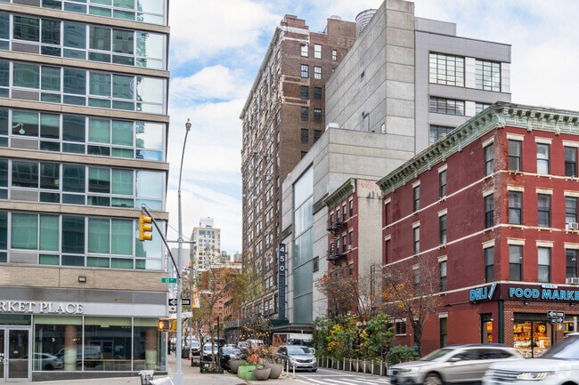 Photo - Glass Farmhouse
