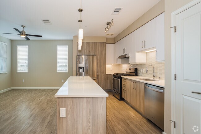 1BR, 1BA - 734SF