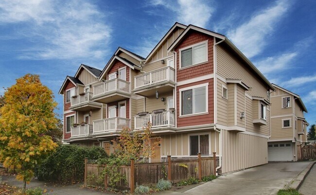 Building Photo - Energy-efficient townhome in the desirable community of Crown Hill is ready to be loved!