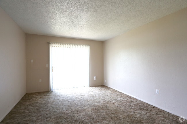 amplio, 1HAB, sala de estar - Liberty Station Apartments