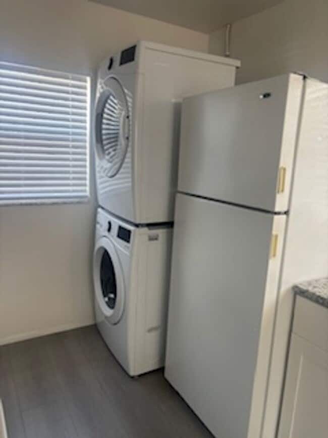 Photo - 2802 Banza St