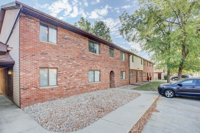 Building Photo - 1804 Oliver Dr Unit 5