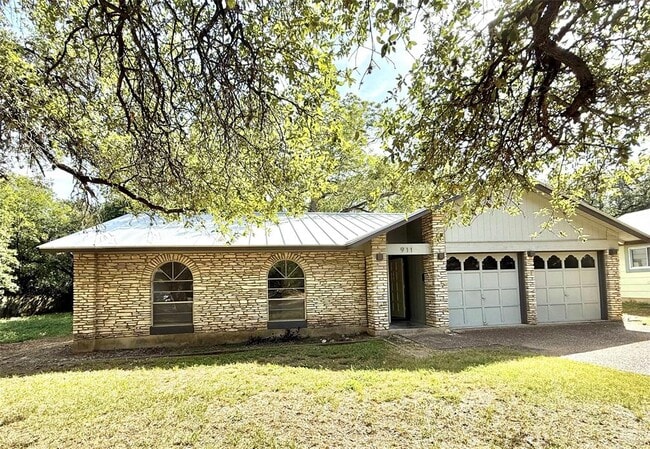 Building Photo - 911 Glen Oak Dr Rental