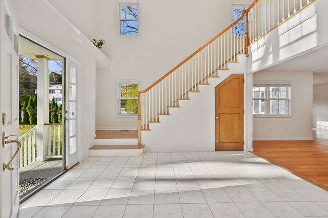 Photo - 53 Midbrook Ln