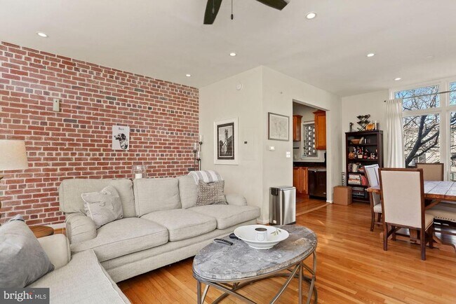 Photo - 725 Delaware Ave SW