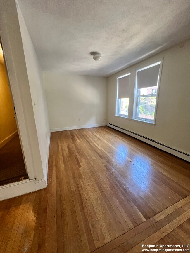 Photo - 322 Tappan St