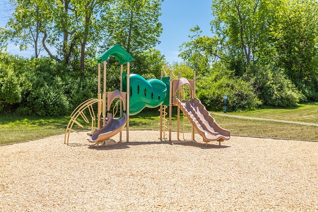 WoodsEdge Apartments