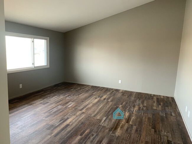 Photo - 209 Titan St