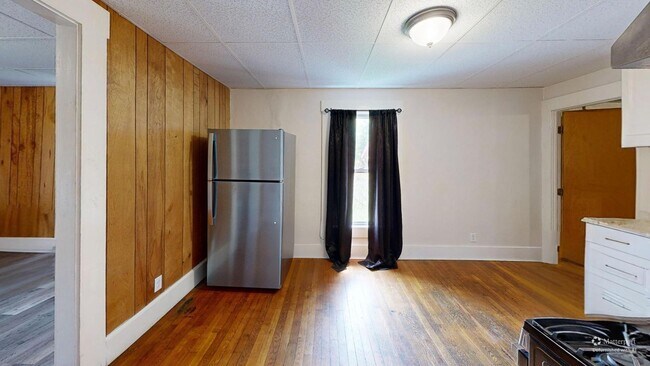 18 Weston St Unit 6