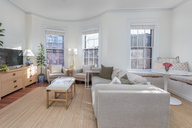 Building Photo - 83 Montgomery St Unit 2