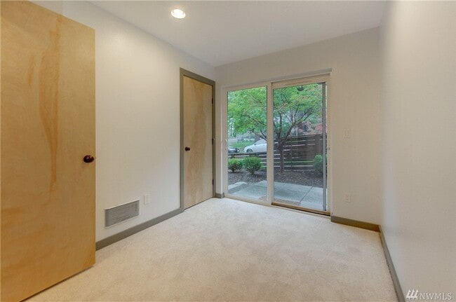 Photo - 4032 Pasadena Pl NE