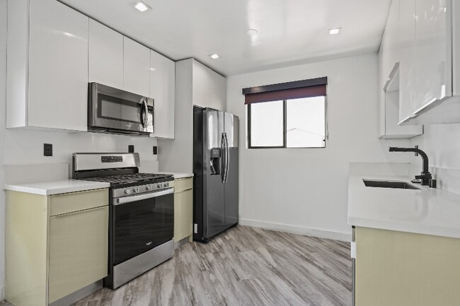 Photo - 5667 La Mirada Ave Unidad 7