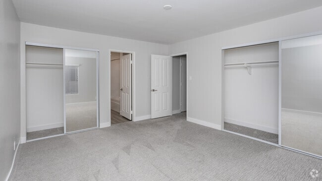 1BR, 1BA - 750 SF