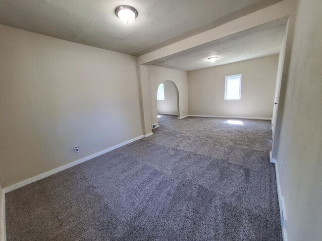 Photo - 4 Bedroom 2 Bathroom Home Near Drake Unive...