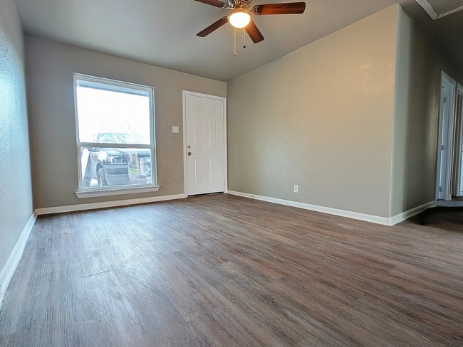 Photo - 5802 Magnes Ln