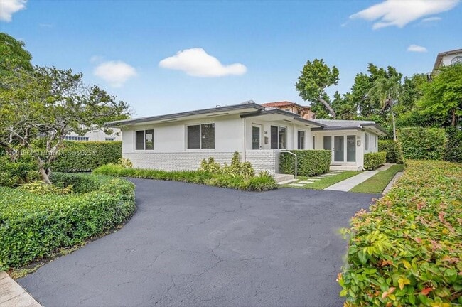 Photo - 349 Santander Ave