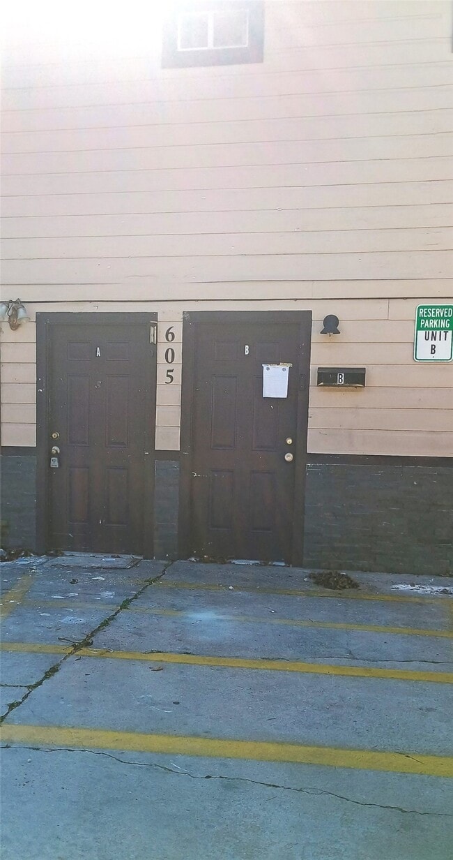 Building Photo - 605 E Hunnicutt St Unit A