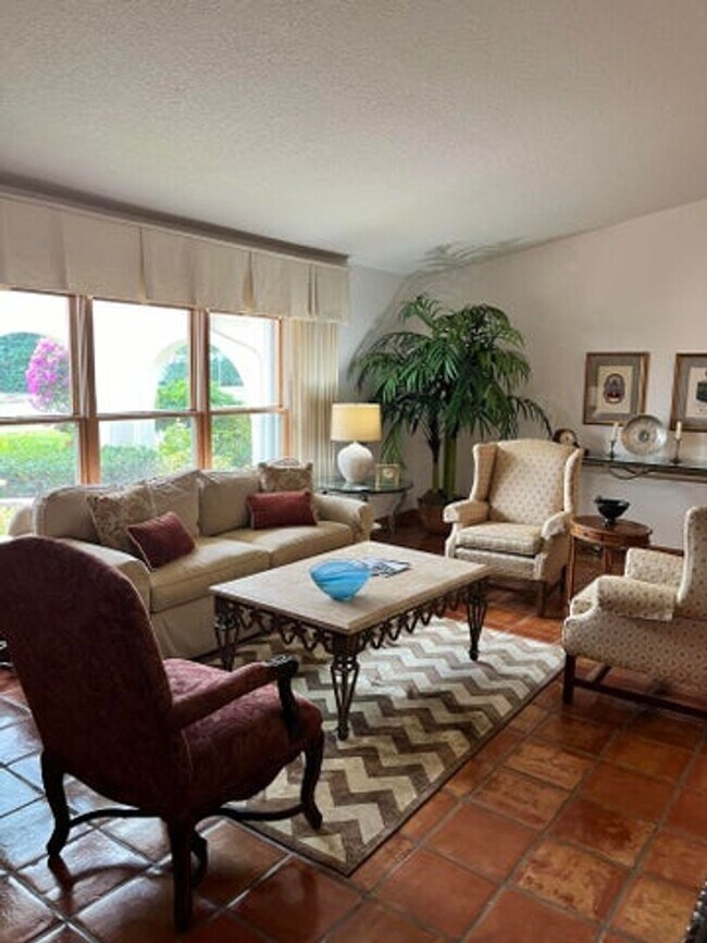 Photo - 103 Olympus Cir