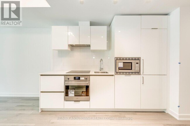 Photo - 230 Simcoe St Unit 1327