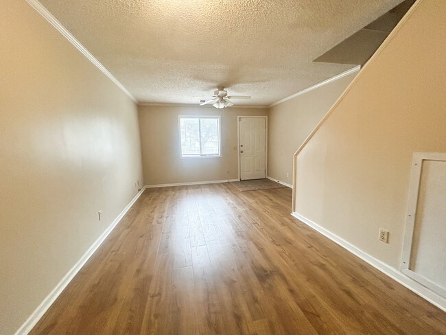 Photo - 16 Canterbury Ct