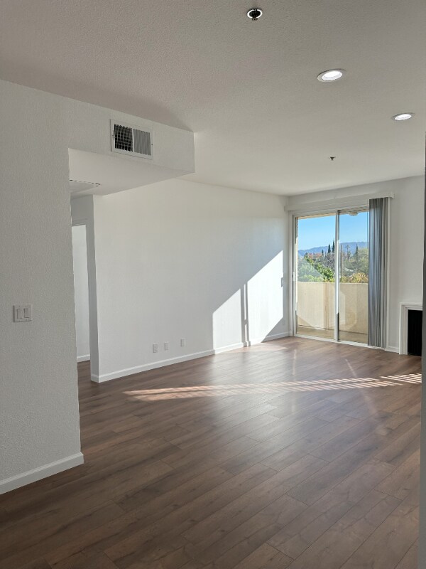 19350 Sherman Way Unit 208