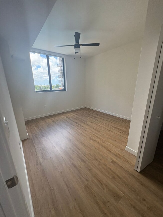 Photo - 981 E 27th St Unit A1