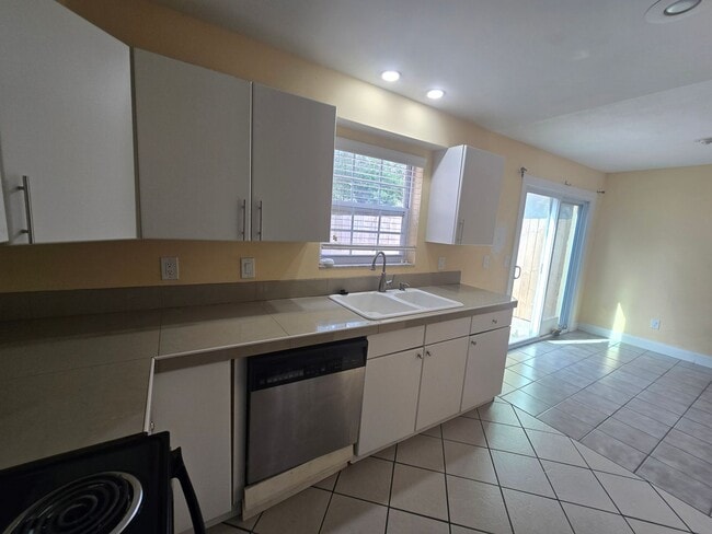 Photo - Arlington Townhome - 3 Bedroom 2.5 Bath