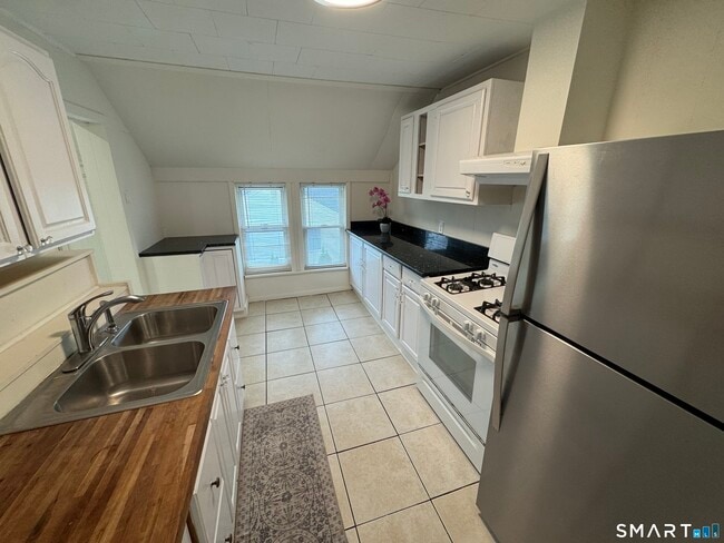 Photo - 1787 Stratfield Rd