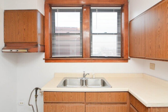 Photo - 3619 N Paulina St Unidad J06P