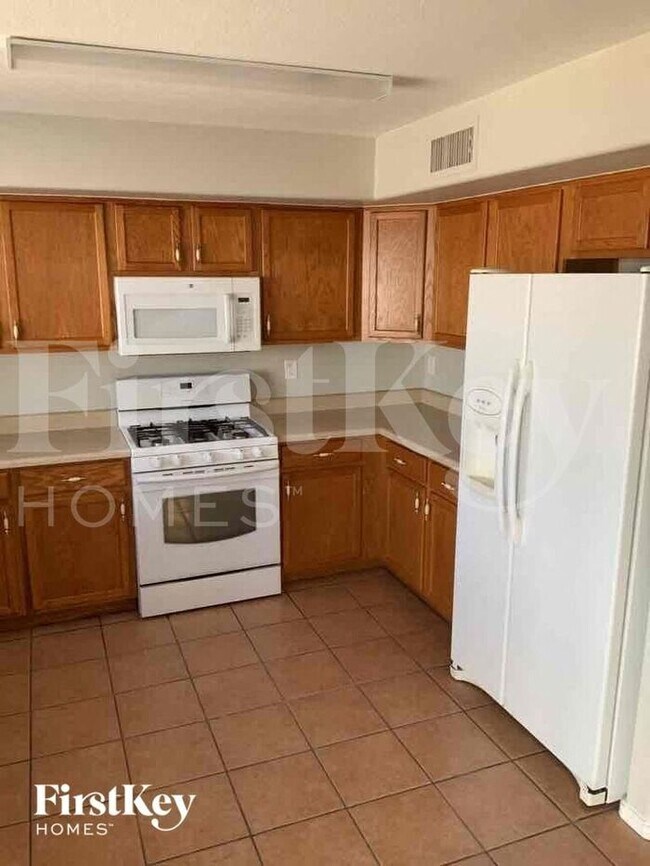 Photo - 12922 W Holly St