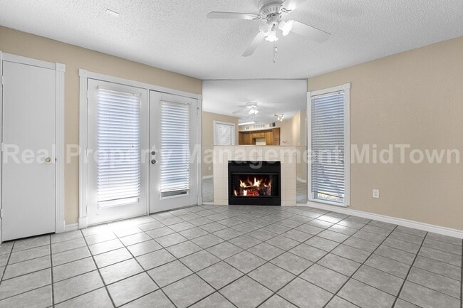 Photo - Cozy One-Bedroom Townhome in Prime Arlingt...