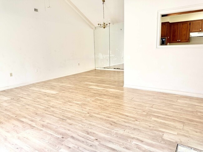 Photo - 145 Croydon Ave