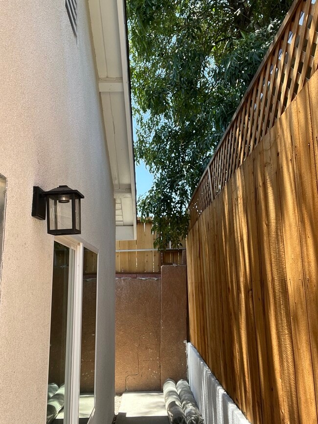 Building Photo - 17044 San Fernando Mission Blvd Rental